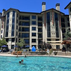 Nomadness Rentals - Beautiful heated pool and jacuzzi