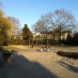 Spielplatz Ernst-Reuter-Park - Reifenschaukeln