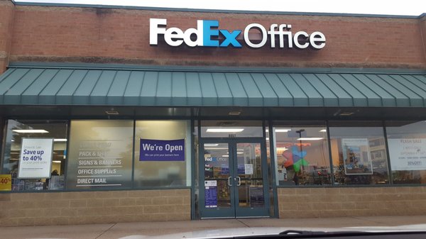 FedEx 店舗サイン FedEx 店舗サイン