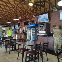 STUDEBAKERS PIZZA - Interior
