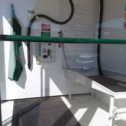 Sinclair - Inside pet wash....bring quarters.
