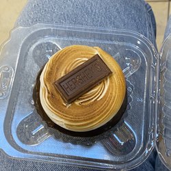 Molly’s Cupcakes - S'mores cupcake