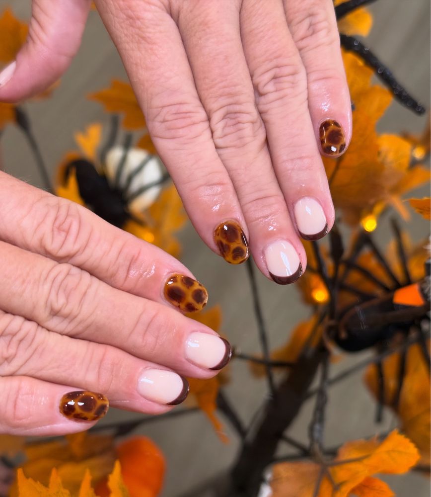 SK Nails & Spa Logo