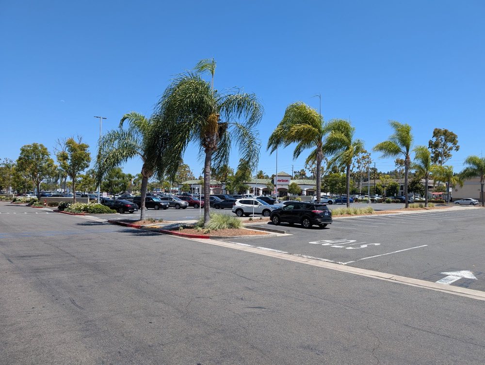 La Habra Marketplace Logo