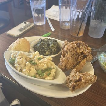 Chappys Social House - Chicken, Side of Craft Mac and Cheese and Mixed Greens - Bars Near Me - Washington Township, Ohio