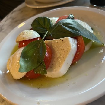 Il Pizzaiolo - Insalata Caprese - Pizza Near Me - Pittsburgh, Pennsylvania Il Pizzaiolo - Insalata Caprese - Pizza Near Me - Pittsburgh, Pennsylvania