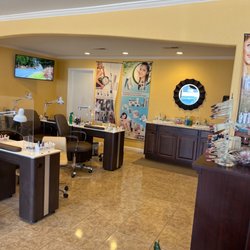 VIP Nails and Spa - Manicure side