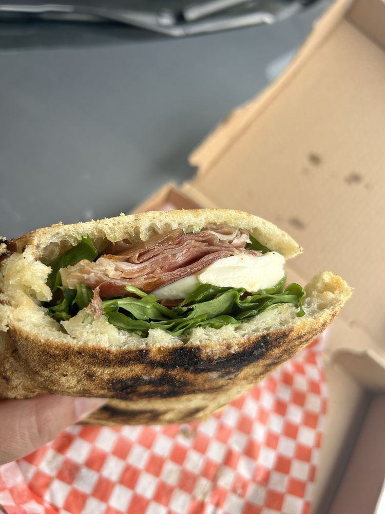 Crudo Pizza & Panuozzo