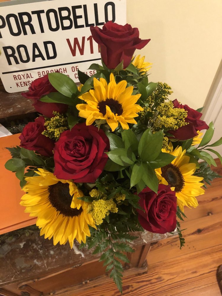 A COURTYARD FLORIST 14 Photos 231 Skiff Landing Rd, St. Simons Island, Florists