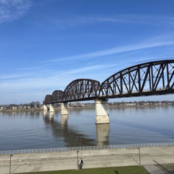 Waterfront Park - Big Four Bridge - Parks Near Me - Louisville, Kentucky Waterfront Park - Big Four Bridge - Parks Near Me - Louisville, Kentucky