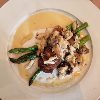 Paulette's Restaurant - Redfish with crabmeat - New American Near Me - Memphis, Tennessee