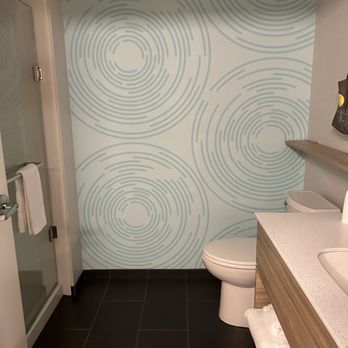 Tru by Hilton Cheyenne - Bathroom - Hotels Near Me - Cheyenne, Wyoming Tru by Hilton Cheyenne - Bathroom - Hotels Near Me - Cheyenne, Wyoming