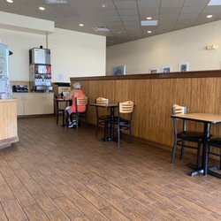 Eatz - Dining area