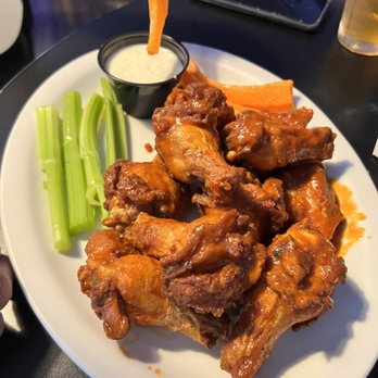 Hideaway Bar & Grill - Chicken wings - Bars Near Me - Castle Rock, Colorado