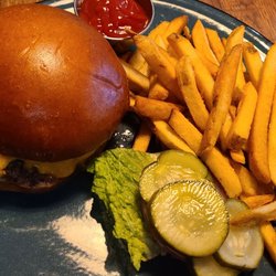 B3 Restaurant & Bar