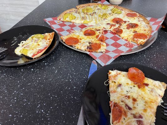 Sunny's Pizzeria by null