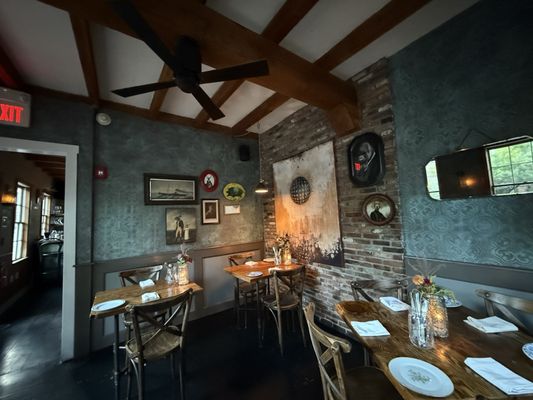 The Proprietors Bar & Table by null