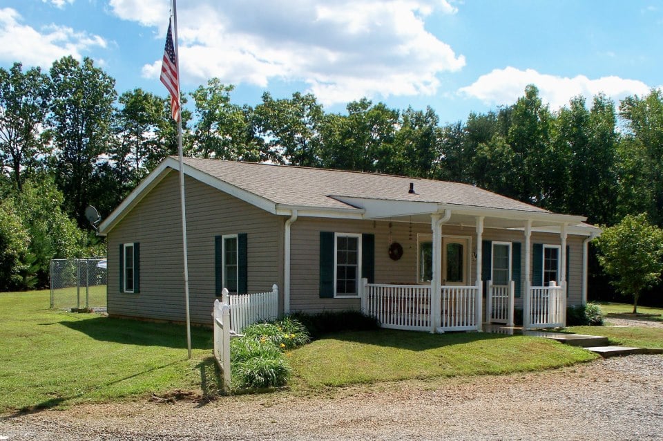 ANIMAL CRACKERS PET SPA & RESORT Updated August 2024 1526 Lazy Dog