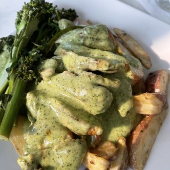 Waters Edge Wineries - Pesto Chicken - Wineries Near Me - Norfolk, Virginia
