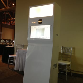 ReBooth Photobooth - Clean and elegant open concept photobooth. - Event Photography Near Me - Calgary, Alberta