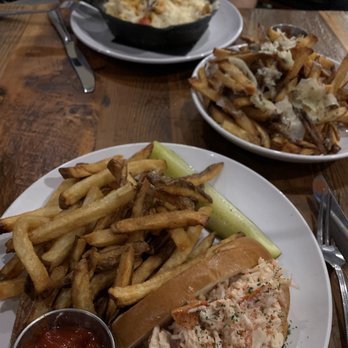 Kith And Kin - Lobster roll and Lobster Mac and Cheese - Breakfast & Brunch Near Me - Hudson, Massachusetts