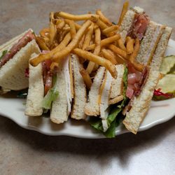 Outpost Restaurant - Club sandwich