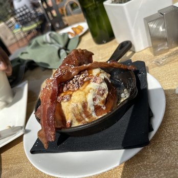 Veranda Restaurant - Breakfast Cinnamon Roll. - American Near Me - San Diego, California Veranda Restaurant - Breakfast Cinnamon Roll. - American Near Me - San Diego, California