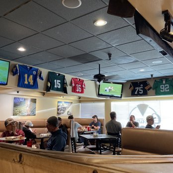 Giovanni's - Cool place to watch Sports & dine in - Pizza Near Me - Mammoth Lakes, California Giovanni's - Cool place to watch Sports & dine in - Pizza Near Me - Mammoth Lakes, California