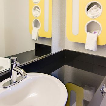 Motel 6 - bathroom - Hotels Near Me - Mount Pleasant, Texas Motel 6 - bathroom - Hotels Near Me - Mount Pleasant, Texas