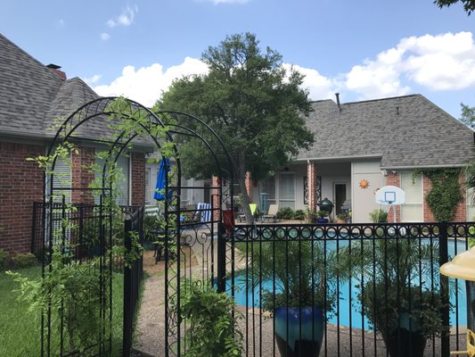 RLamar Roofing and Subcontracting Logo