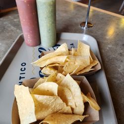 Someburros - Chips and salsa