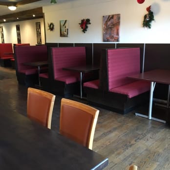 Med Pizza - booths and tables in a restaurant - Pizza Near Me - Sainte-Adèle, Quebec Med Pizza - booths and tables in a restaurant - Pizza Near Me - Sainte-Adèle, Quebec