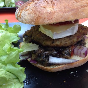L'Affamé - Pain maison, galette de pomme de terre, aubergines, chèvre, miel, oignons, ketchup maison - Burgers Near Me - Grenoble, 38