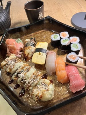 Izumi Sushi Plac Zbawiciela by null