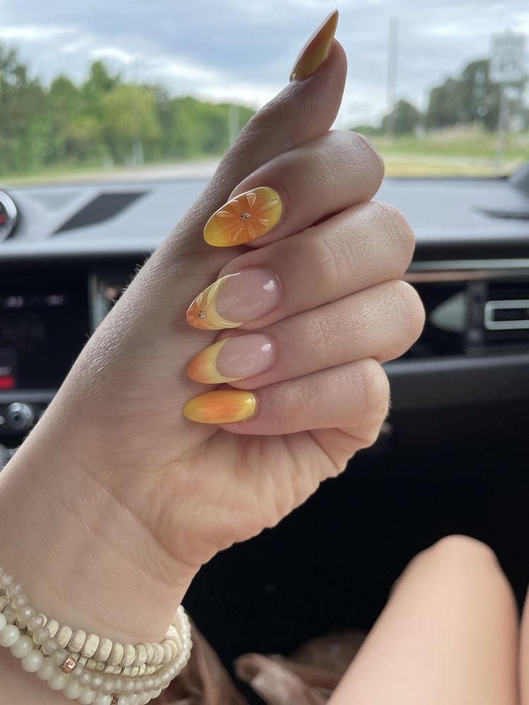One Touch Nail Logo