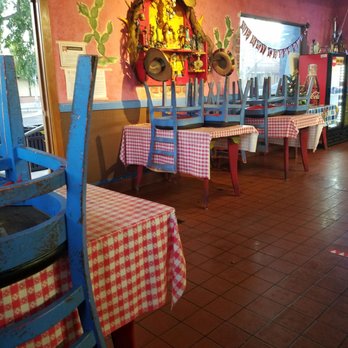 Pinches Tacos - Empty dining room at Pinches. - Mexican Near Me - Culver City, California Pinches Tacos - Empty dining room at Pinches. - Mexican Near Me - Culver City, California