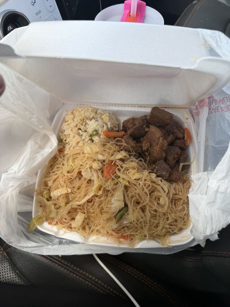 Rose’s Filipino Cuisine Logo