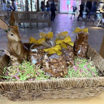 Rocky Mountain Chocolate Factory, Citadel Outlets - Chocolatiers & Shops Near Me - Commerce, California Rocky Mountain Chocolate Factory, Citadel Outlets - Chocolatiers & Shops Near Me - Commerce, California