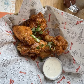 Simmzy's - 15 Minute Wings - American Near Me - Manhattan Beach, California