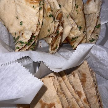 Namaste Chicago - Tandoori Roti, Garlic Naan - Indian Near Me - Chicago, Illinois