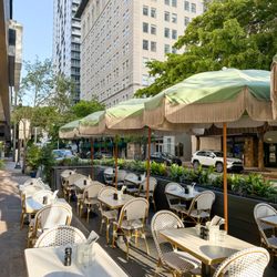 Café Bastille Downtown Miami - Outdoor seating
