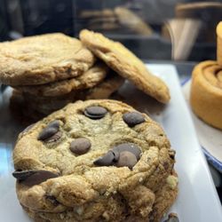 Peet's Coffee - 2024 January 14 tasty looking cookie but not gluten free