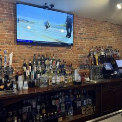 Shore House Tavern - Interior bar area