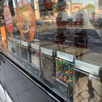 Cold Stone Creamery - Ice Cream & Frozen Yogurt Near Me - Van Nuys, California