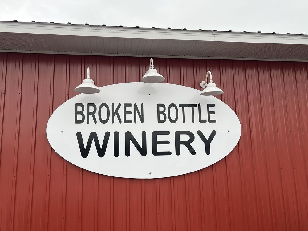 Broken Bottle Winery Logo