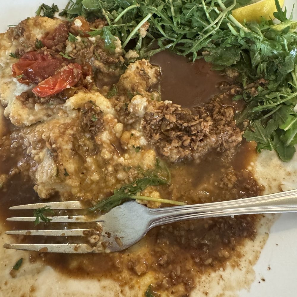 V Restaurant, Bistro & Bar - Swimming pool of balsamic vinegar. Overwhelming and inedible. - New American Near Me - Murphys, California