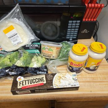 Stop & Shop - Chicken Fettuccine Alfredo - Grocery Near Me - New Hyde Park, New York Stop & Shop - Chicken Fettuccine Alfredo - Grocery Near Me - New Hyde Park, New York