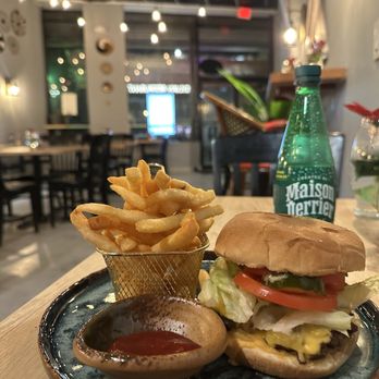 Sylvan Cafe & Restaurant  - Ethio smash burger - Cafes Near Me - Washington, DC, District of Columbia