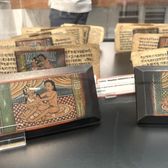 Қыздар бір уақытта екі белдікпен, қос ену