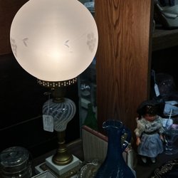 On The Hunt Antiques - Antique lamp